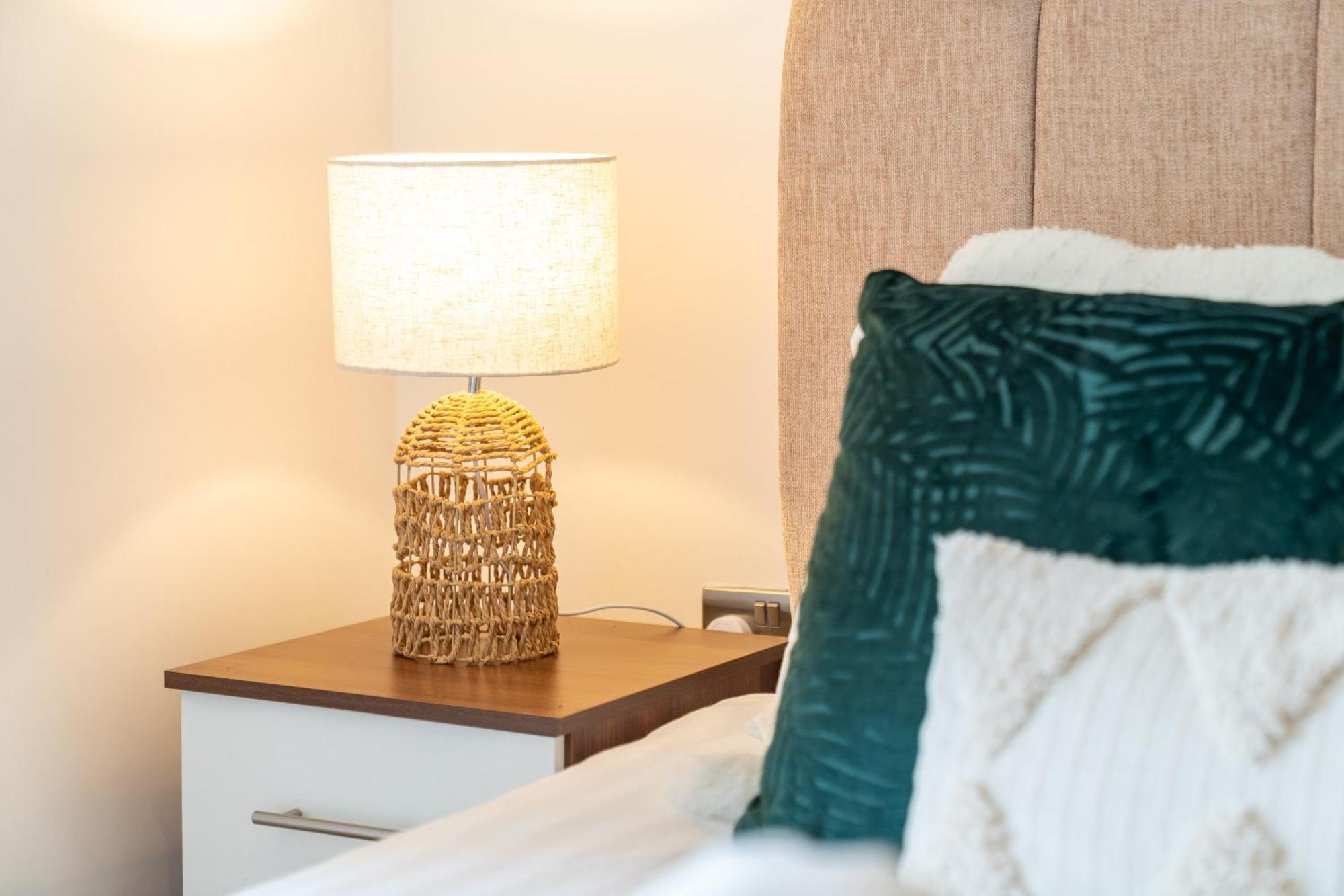Apartamento Centre - 2 Bedroom - Secure Parking - Rated 302h *