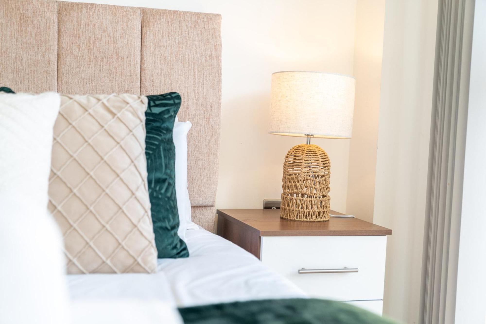 Apartamento Centre - 2 Bedroom - Secure Parking - Rated 302h