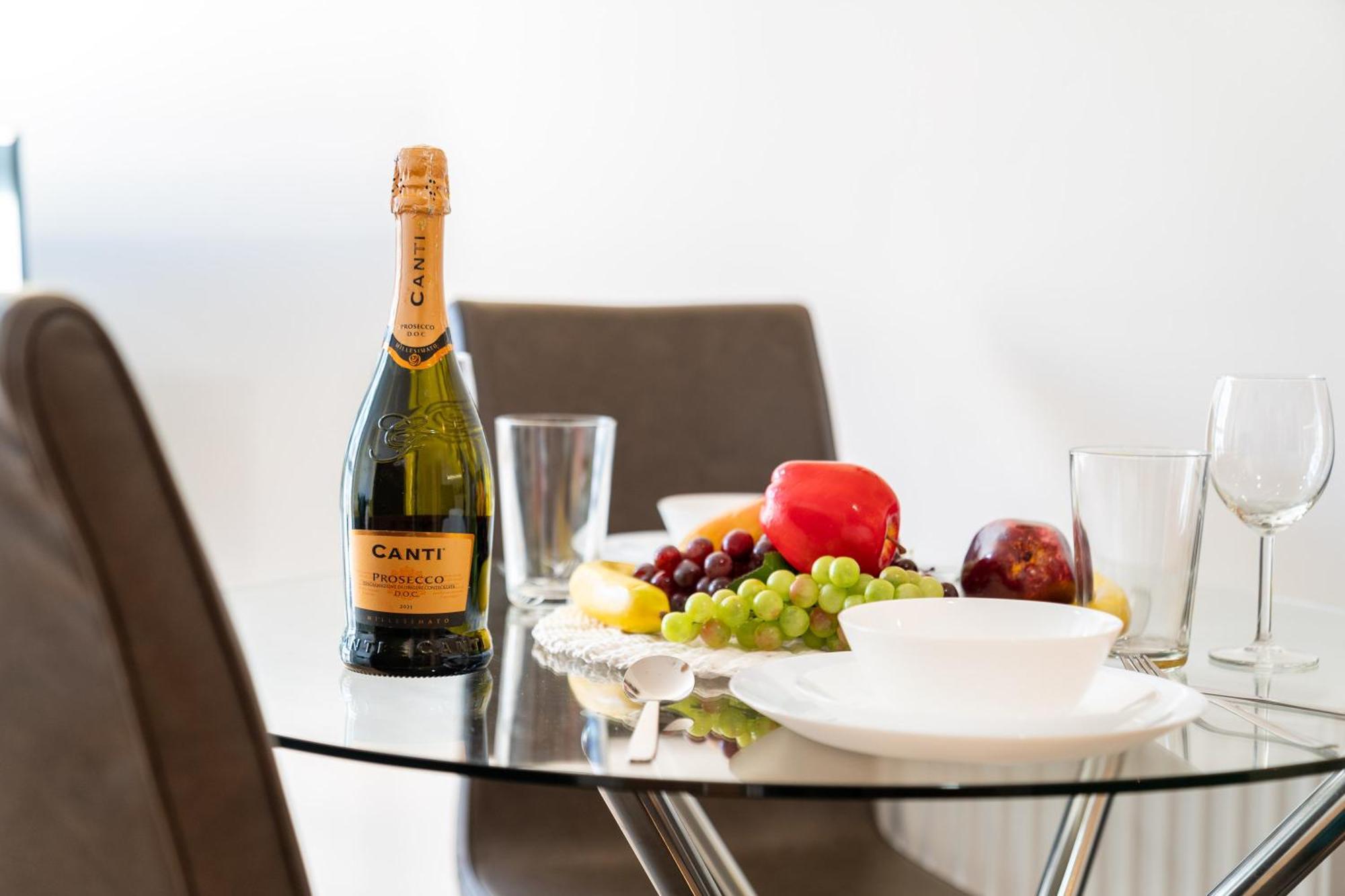 Apartamento Centre - 2 Bedroom - Secure Parking - Rated 302h
