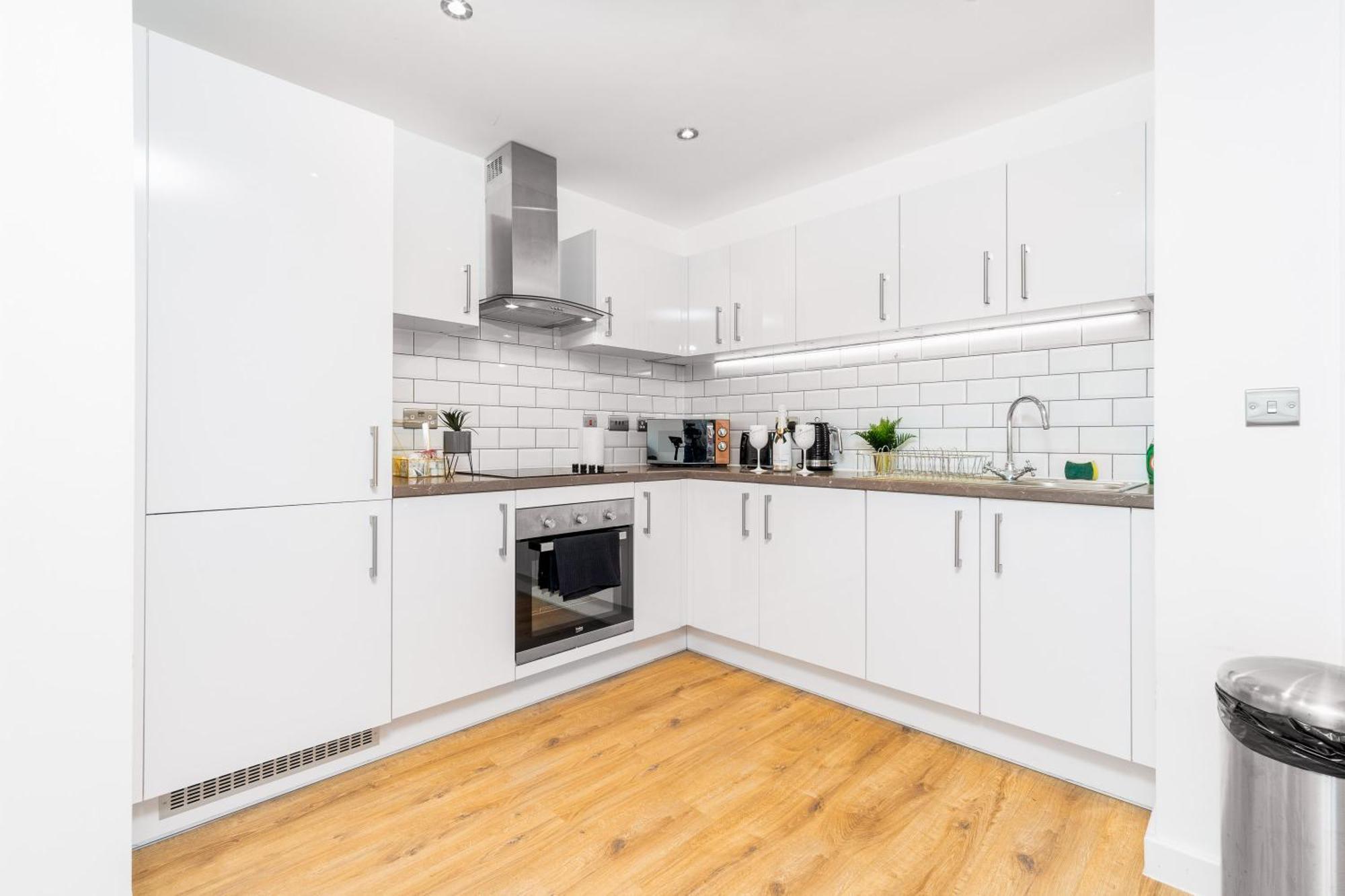 Centre - 2 Bedroom - Secure Parking - Rated 302h * Birmingham